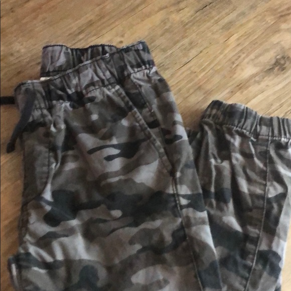 Boys gap joggers camo - Picture 2 of 2